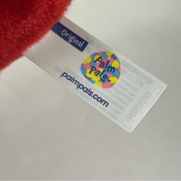 ❤️Aurora JUICY Red Smiling STRAWBERRY Palm Pals Plush Stuffed Toy 5" - Picture 4 of 4